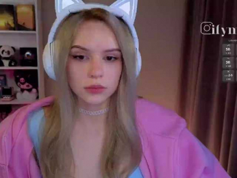 fymryn bongacams stream image