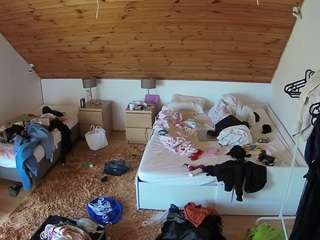 voyeurcam-julmodels-whitebed-2 camsoda stream image