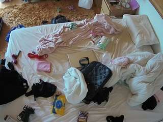 voyeurcam-julmodels-whitebed-3 camsoda stream image