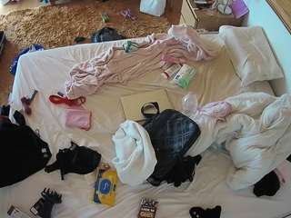 voyeurcam-julmodels-whitebed-3 camsoda stream image