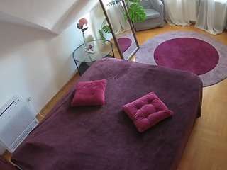 voyeurcam-julmodels-whitebed-4 camsoda stream image