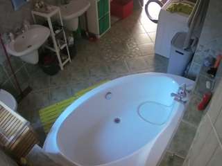voyeurcam-julmodels-bath-1st-1 camsoda stream image
