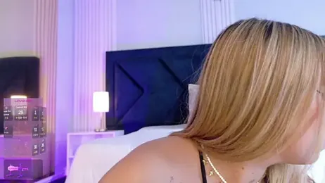 MollyCruz stripchat stream image