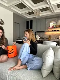 Nura_n_Sarah stripchat stream image