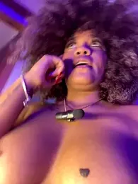 riri_brunnete stripchat stream image