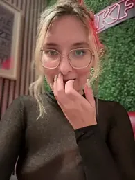 The_Snowwhitee stripchat stream image