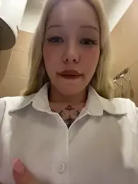 babydolll stripchat stream image