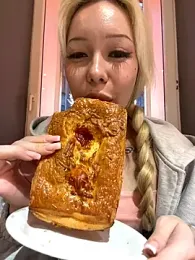 babydolll stripchat stream image