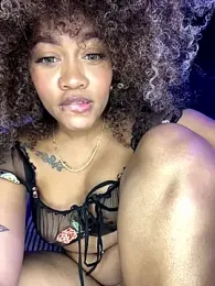 riri_brunnete stripchat stream image