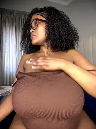 Bustygoddess32 stripchat stream image