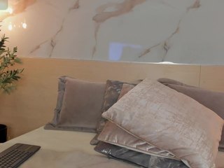 leathompson1 camsoda stream image