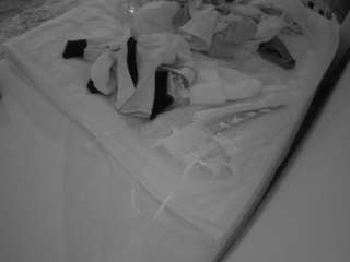 voyeurcam-julmodels-whitebed-1 camsoda stream image