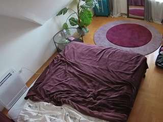 voyeurcam-julmodels-whitebed-4 camsoda stream image