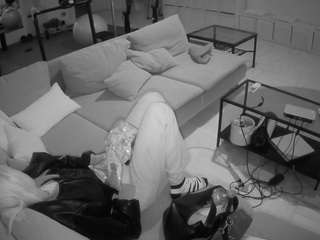 voyeurcam-julmodels-living-3 camsoda stream image