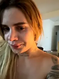 EmiliaCatalina stripchat stream image