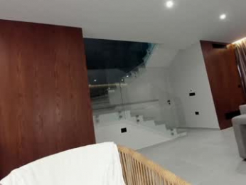 ehotlovea chaturbate stream image