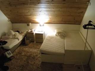 voyeurcam-julmodels-whitebed-2 camsoda stream image