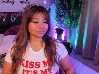 mollywhite camsoda stream image