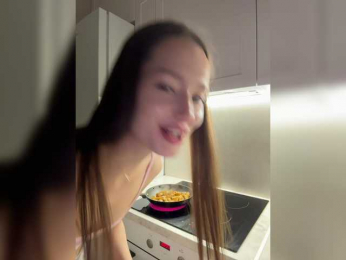 whiteTEA bongacams stream image