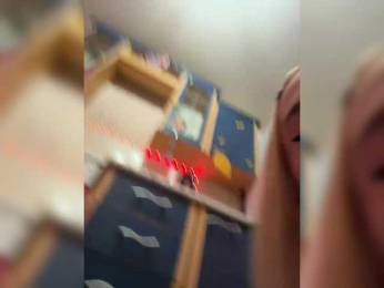 LittleDelora bongacams stream image