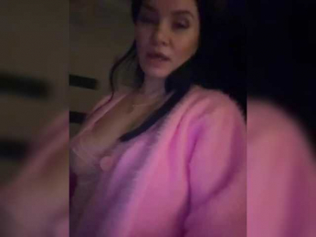 Ylia21112 bongacams stream image