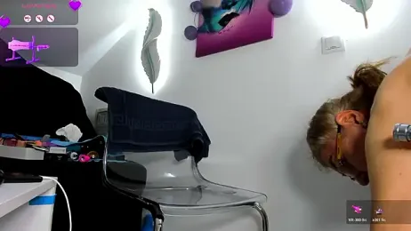 KarlaHartley stripchat stream image