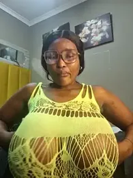 Bustygoddess32 stripchat stream image