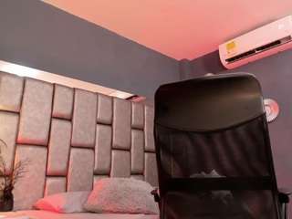 atinxnaugthy camsoda stream image