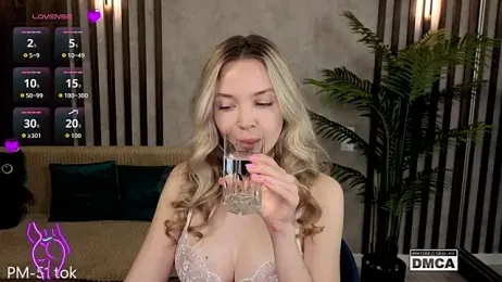 Holl1Would stripchat stream image