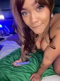 riri_brunnete stripchat stream image, 11.02.2026 04:00