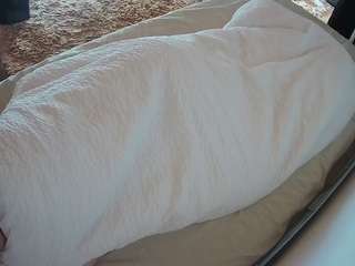 voyeurcam-julmodels-whitebed-4 camsoda stream image