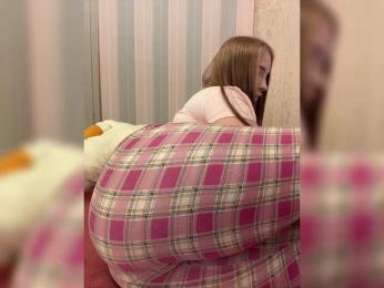 LittleDelora bongacams stream image