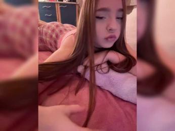 LittleDelora bongacams stream image