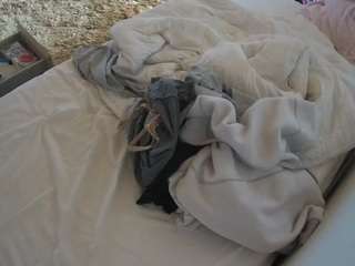 voyeurcam-julmodels-whitebed-4 camsoda stream image