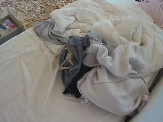 voyeurcam-julmodels-whitebed-4 camsoda stream image