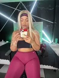riri_brunnete stripchat stream image, 01.04.2026 04:00
