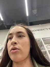 Holly_Play stripchat stream image, 17.04.2026 12:00