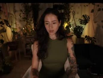 effylowell_ chaturbate stream image, 19.05.2026 23:50