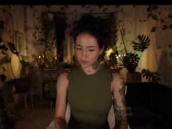 effylowell_ chaturbate stream image, 19.05.2026 23:50