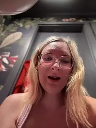 The_Snowwhitee stripchat stream image