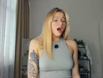 glossybabe_ chaturbate stream image, 15.06.2026 10:00