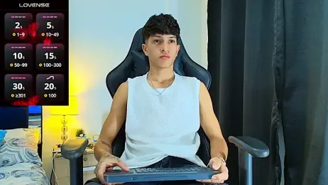 _CamiloBass stripchat stream image, 16.06.2026 01:30