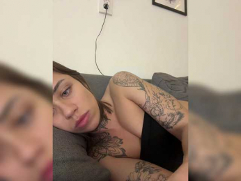 IRAONIC bongacams stream image