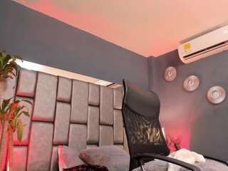 atinxnaugthy camsoda stream image