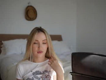 kriss0leoo chaturbate stream image