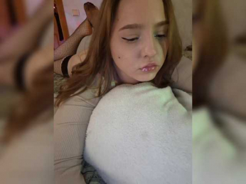 LittleDelora bongacams stream image