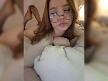 LittleDelora bongacams stream image