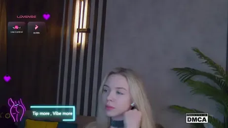 Holl1Would stripchat stream image