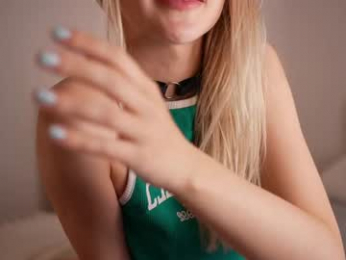 kriss0leoo chaturbate stream image