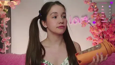 AmiLewis stripchat stream image